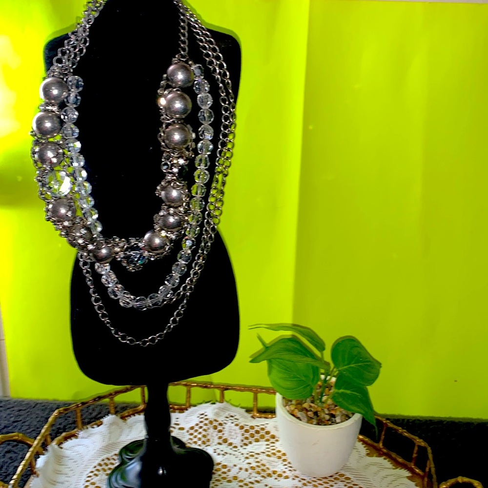 Silver Tone And Clear Beaded Necklace (Elegant)